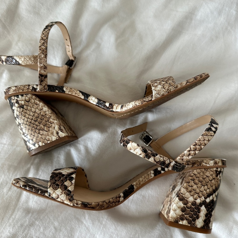 Print Sandal - Picture 2 of 3